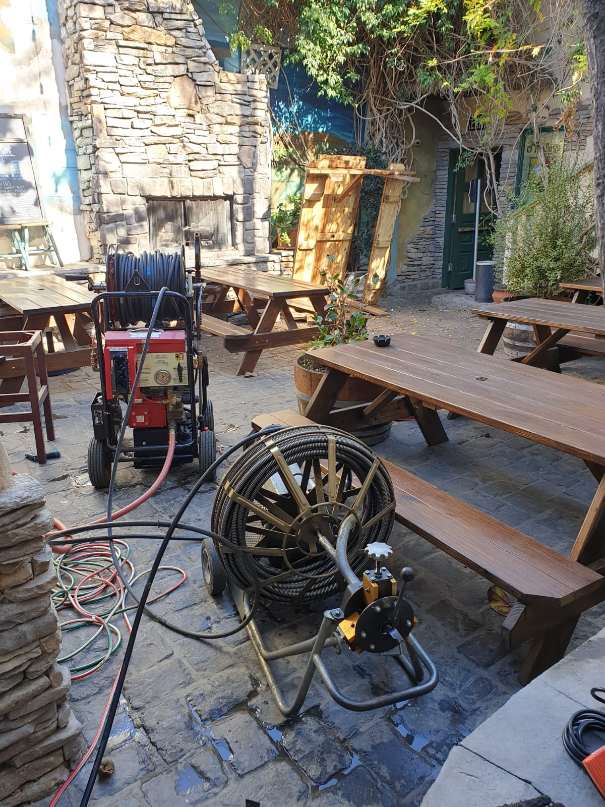 Hydro jetting provided by V-Max Plumbing in the greater Los Angeles area.