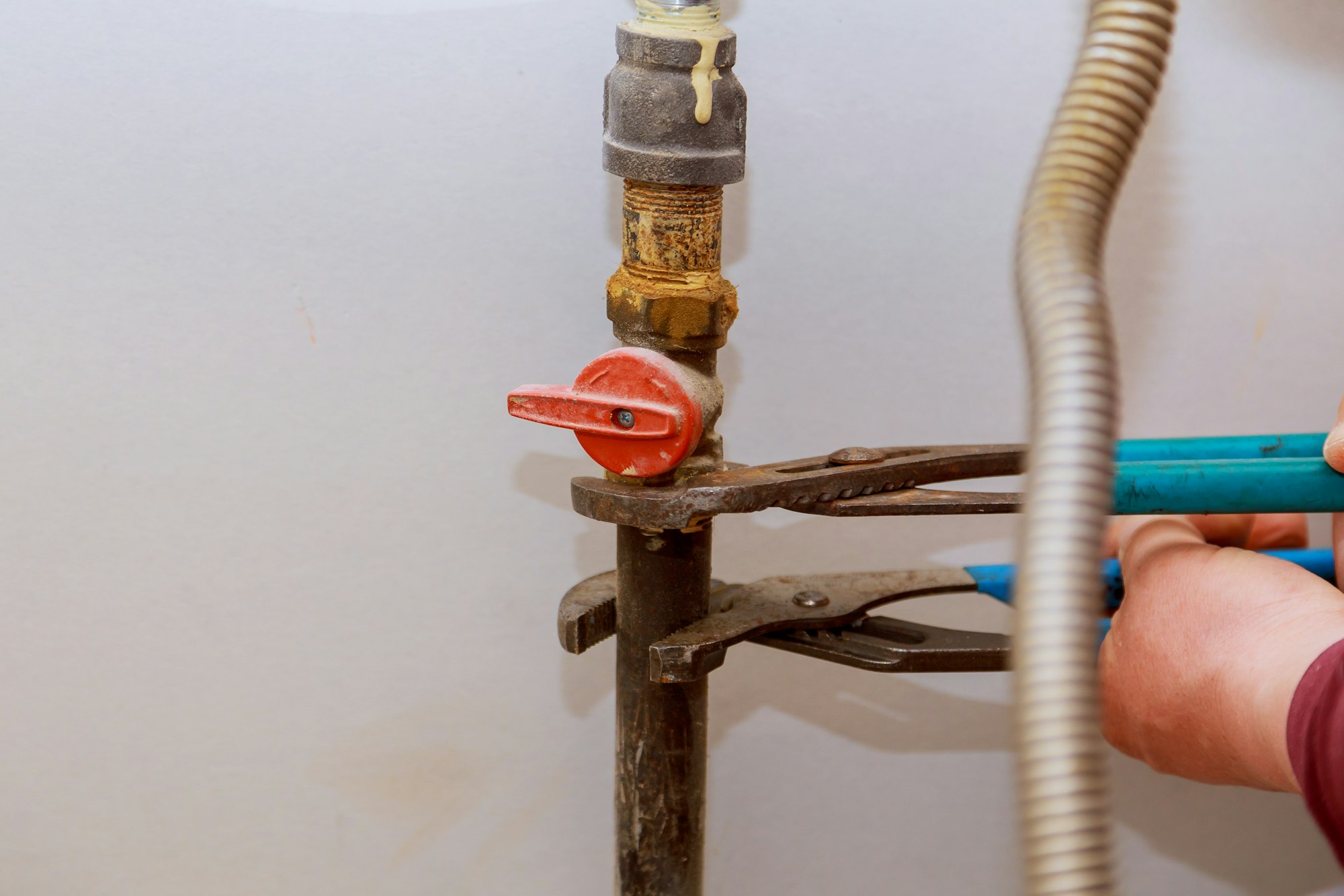 Worktop near the hob natural gas Split Gas Line to Gas